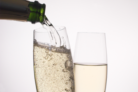 Fizzy Wine: Bubbles, Varieties, and Curiosities Explored
