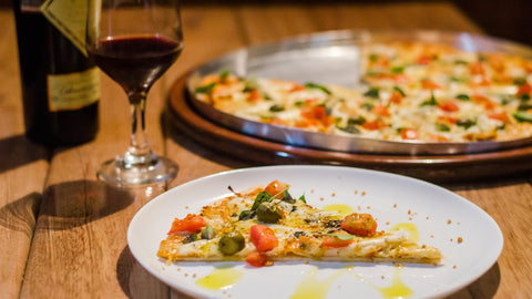 What Wine Goes With Pizza: The Ultimate Wine & Pizza Pairing Guide